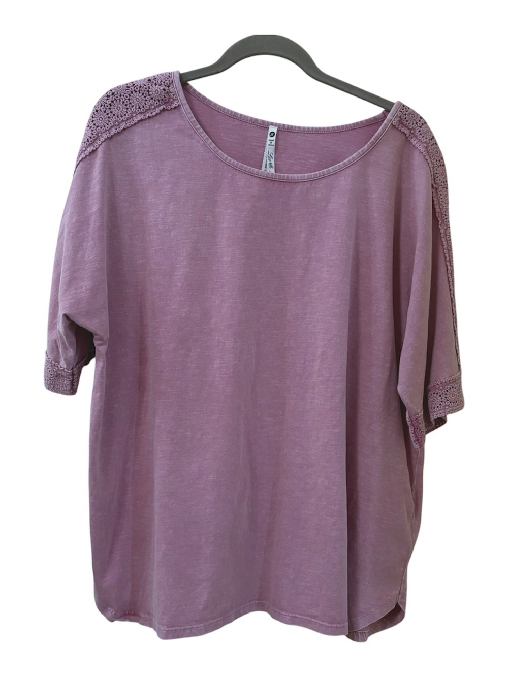 Leo & Nicole Wild Tulip Lace Trim Short Sleeve Tee